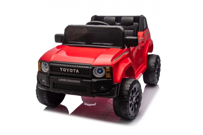 Czerwony pojazd Toyota Land Cruiser Prado