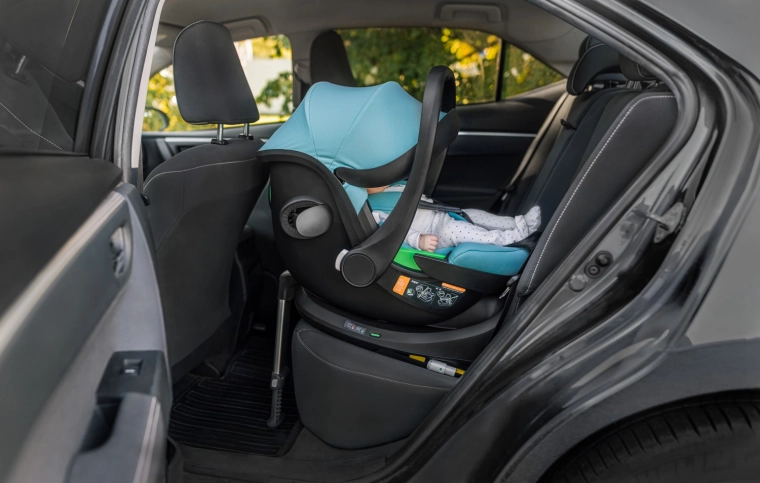 Snadná instalace ISOFIX nebo pásy