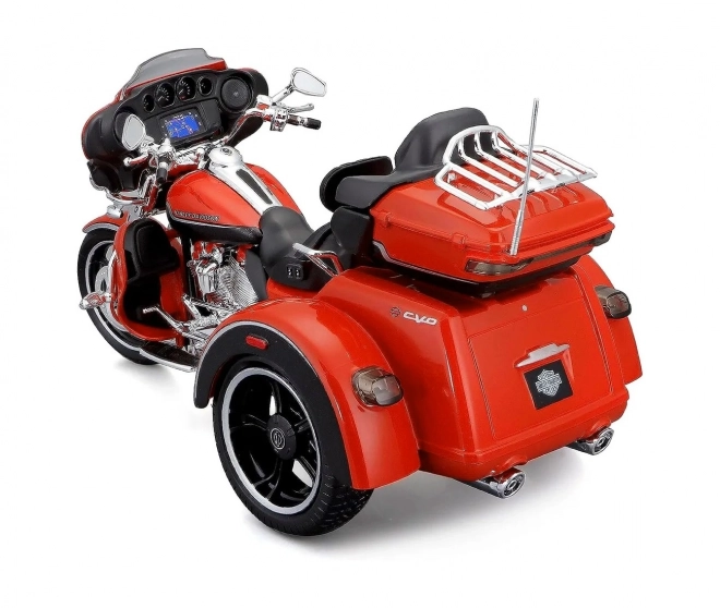 Kovový model motocyklu HD 2021 CVO Tri Glide 1/12