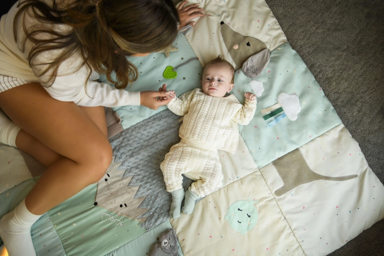 Velký a měkký prostor pro hraní 120 × 160 cm