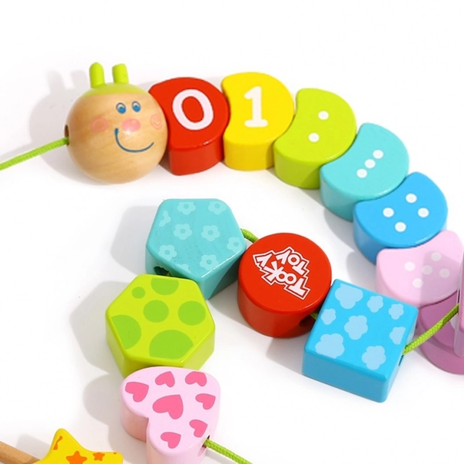 Dřevěná šněrovací housenka TOOKY TOY