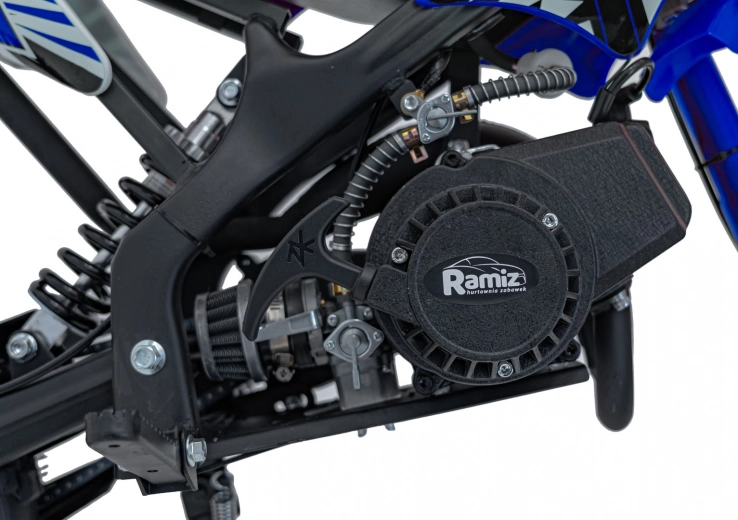 Silný dvoutakt 49 cm³ se spolehlivým ručním startem