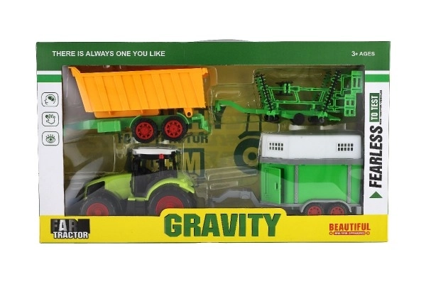 Dětský traktor s třemi vleky