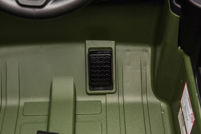 Elektrický vůz Toyota Land Cruiser Prado zelený