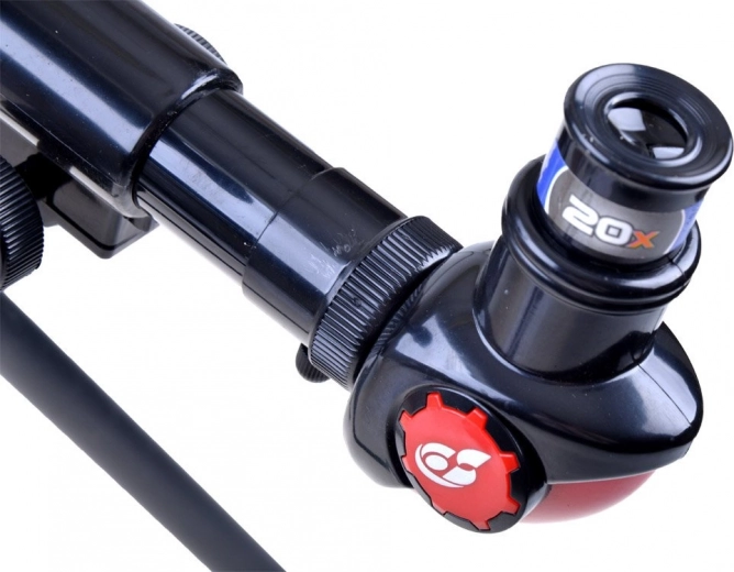 Tři výměnná zvětšení 20×/30×/40×