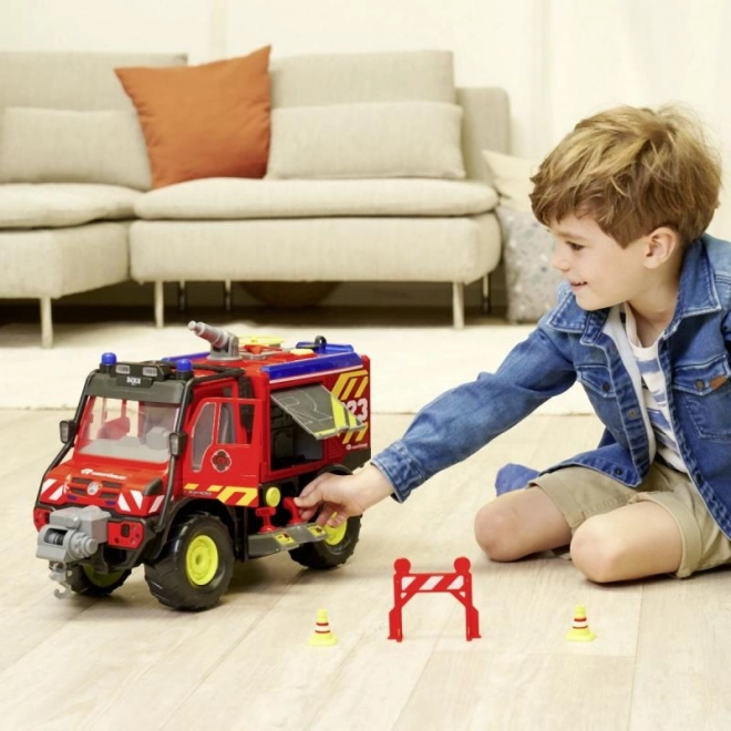 Hasičské auto Mercedes-Benz Unimog U530 s efekty