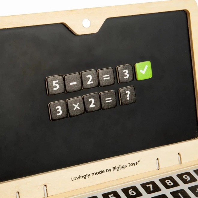 Dřevěný magnetický notebook