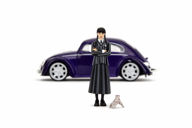 Wednesday auto 1972 VW Beetle 1:24 a figurka Wednesday