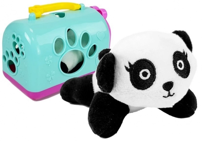 Malá panda s maskotem Transporterem