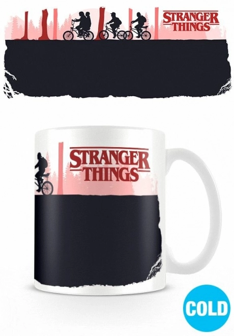 hrnek měnící Stranger Things Upside Down