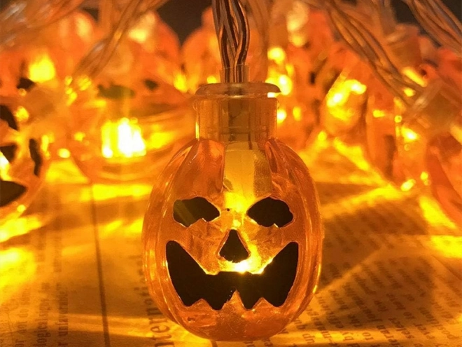 Závěsná LED dýňová girlanda na Halloween