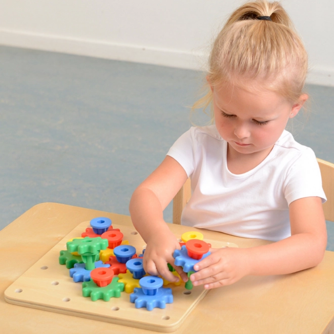 Stavebnice s ozubenými koly MASTERKIDZ Montessori deska