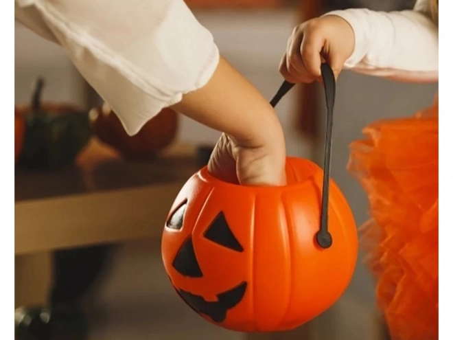 Halloweenský kbelík na cukroví v dýňovém designu