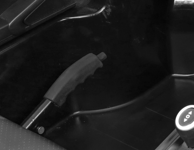 Perfektní elektrické auto pro dvě děti s nafukovacími koly