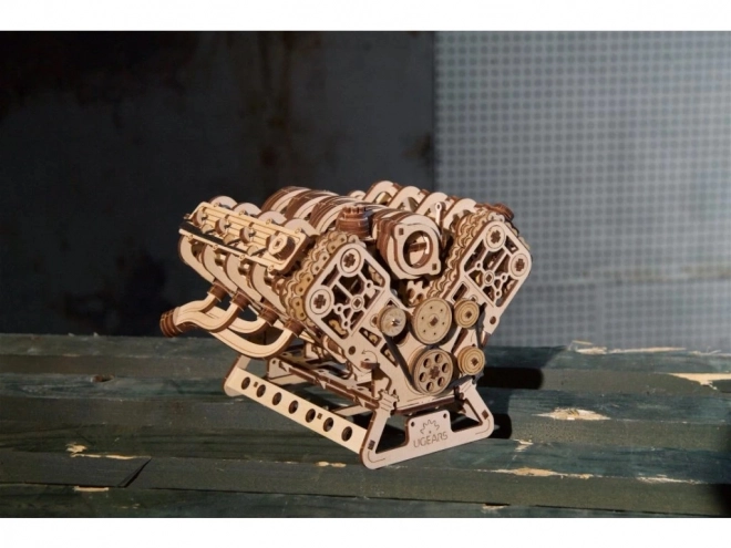 Ugears 3D dřevěné puzzle motor V8