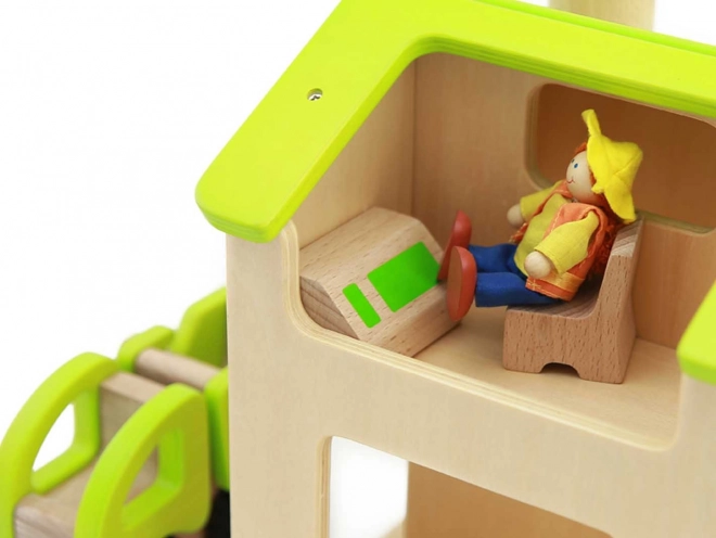 Dřevěná stanice třídění odpadu a recyklace