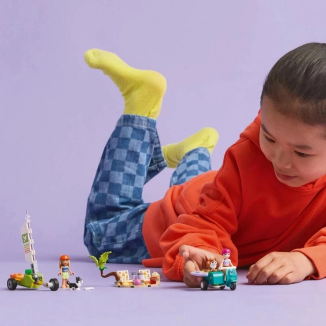 Lego Friends dobrodružství se surfujícími psy a skútrem