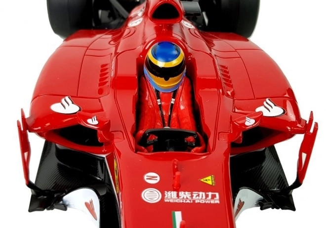 Závodní auto Formule 1 Ferrari F138 červené 1:12