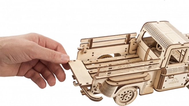 Ugears 3D dřevěné mechanické puzzle Americký náklaďák (pick-up)