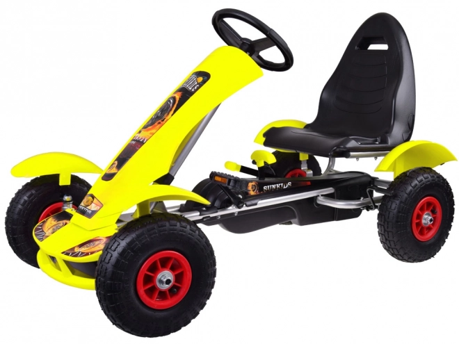 Sportovní zelený šlapací motokára s nafukovacími koly