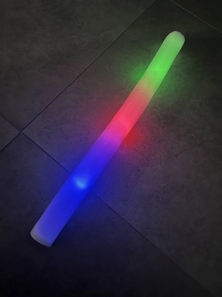 Svítící pěnová trubice na baterie 47 cm