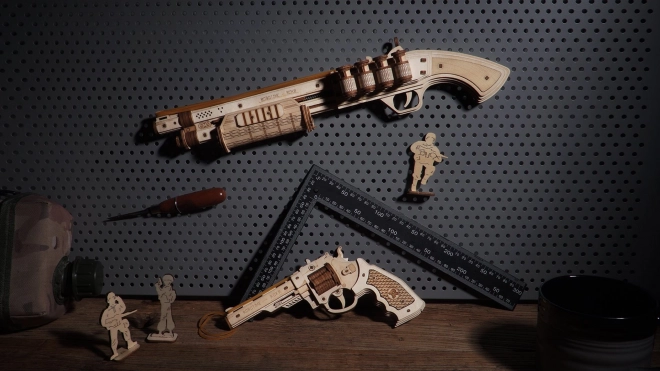 Dřevěné 3D puzzle revolveru Corsac od Robotime
