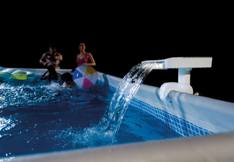 Snadná instalace na okraj bazénu