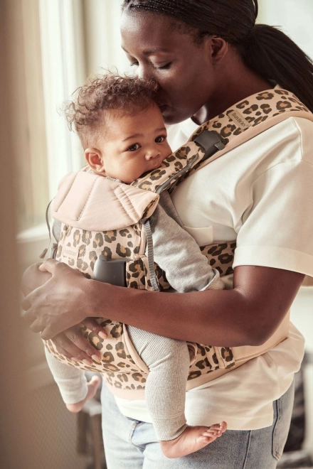 Dětské nosítko BABYBJORN ONE, Béžová/Leopardí – Leopardí