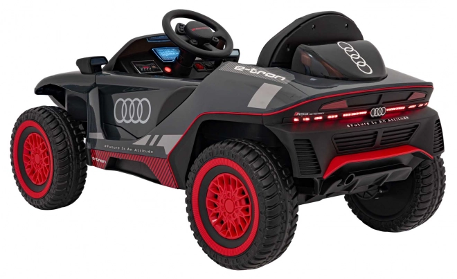 Audi RSQ E-TRON vozidlo Šedá
