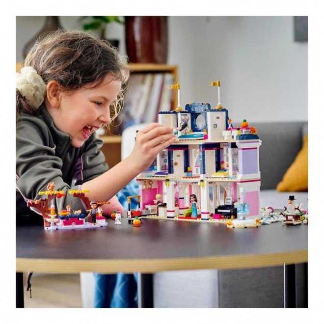 LEGO Friends 41684 Hotel v městečku Heartlake