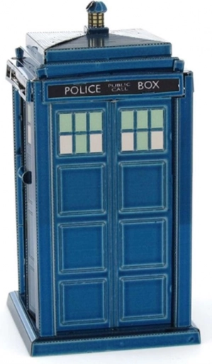 Ikonická TARDIS jako kovový model