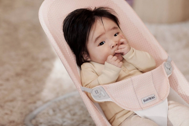 BABYBJORN - Lehátko BALANCE SOFT MESH - šedá/bílá – Růžová/bílá
