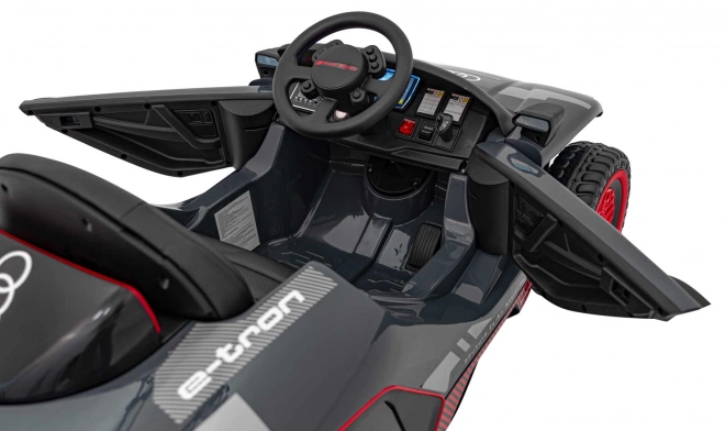 Audi RSQ E-TRON vozidlo Šedá