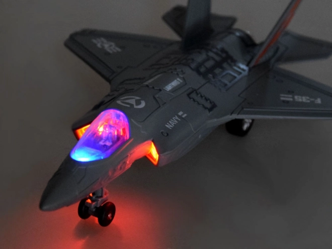 Kovový model vojenského letadla F-25 – Šedá