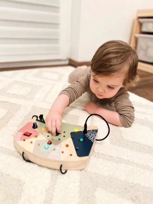 Small foot Motorická deska s LED světly a vypínači