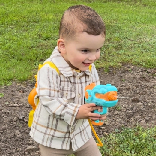 Regulovatelný proud a dosah 5–8 m