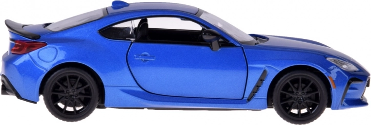 Kovová karoserie a gumová kola