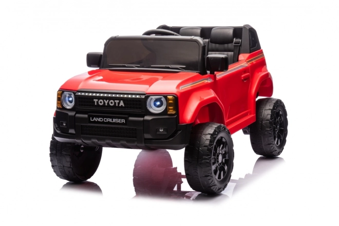 Czerwony pojazd Toyota Land Cruiser Prado