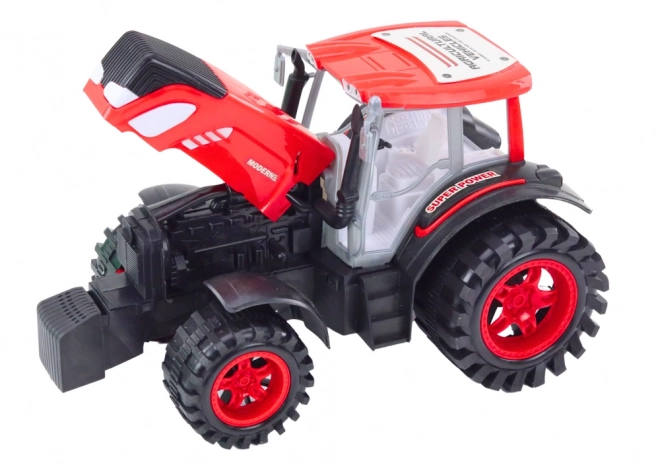 Velký traktor s přívěsem a balíky sena