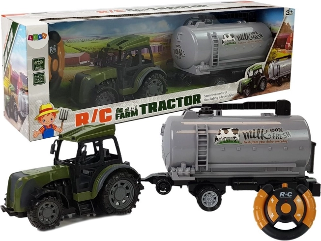 Zelený RC traktor s cisternovým přívěsem na mléko 2.4G