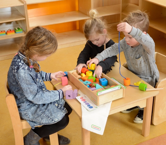 Velká dřevěná navlékačka šněrovanka Montessori od Masterkidz