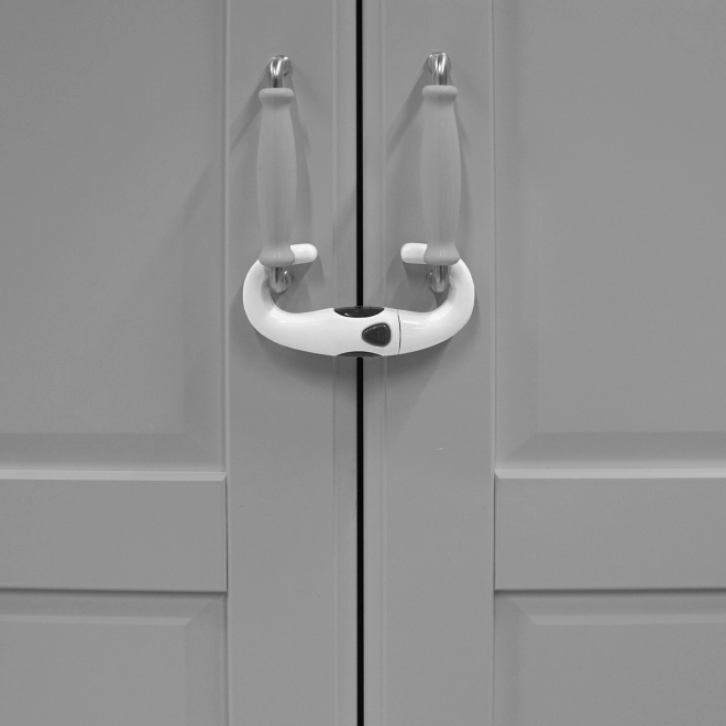 Bezpečnostní zámek na úchyty skříněk white/grey