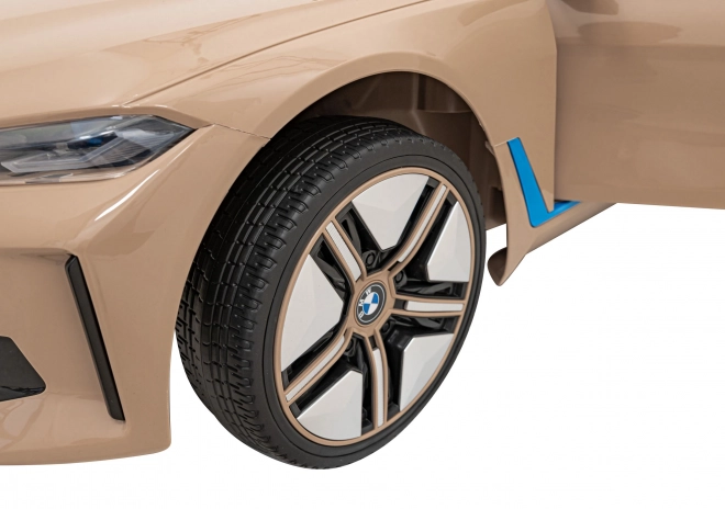 Dětské auto na baterii BMW i4 – Zlaté