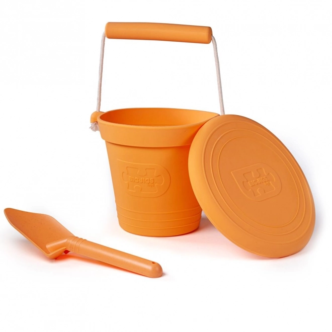 Oranžová eko lopatka Bigjigs Toys