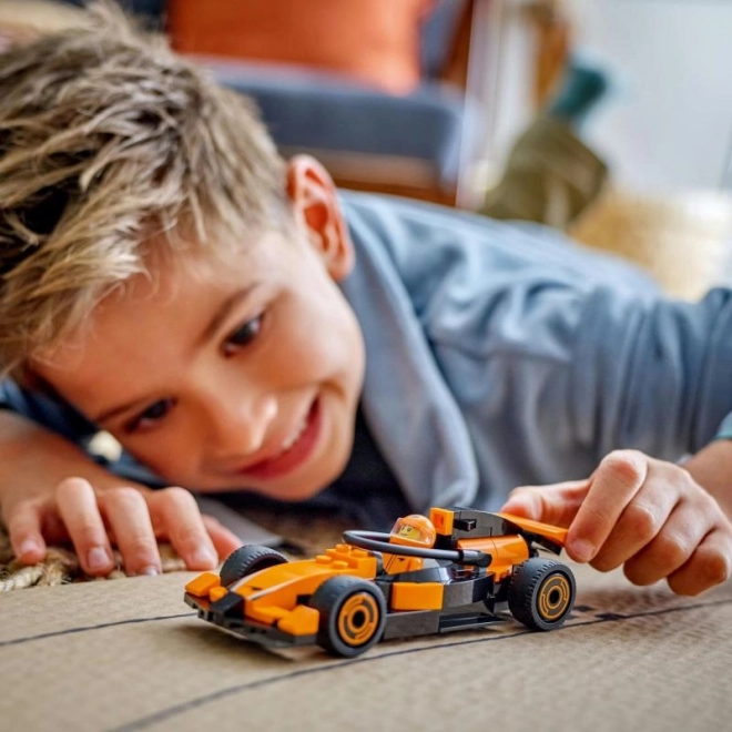 LEGO® City 60442 Jezdec F1 se závodním vozem McLaren
