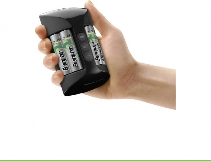 Pohodlné nabíjení až čtyř AA článků