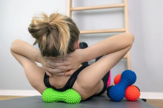 Ježek "Duoball" pro masáž a rehabilitaci červený