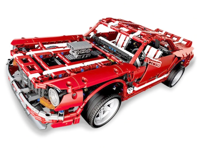 Realistický muscle car s pohyblivými prvky