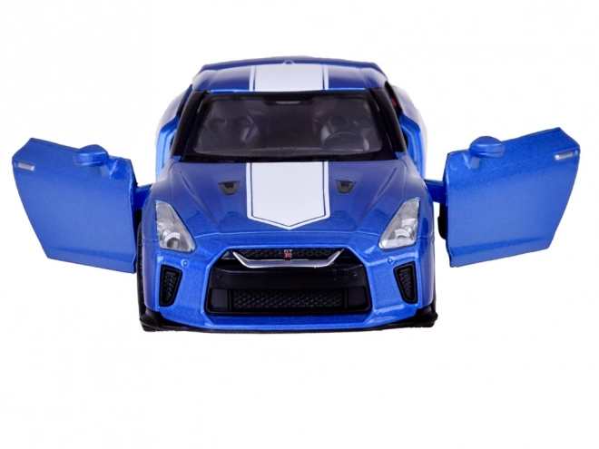 Auto Nissan GT-R s otevíracími dveřmi