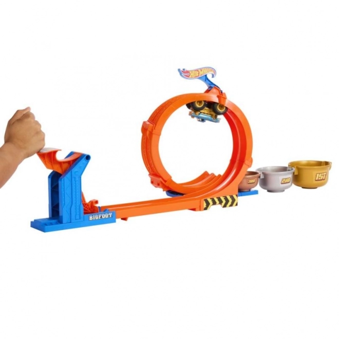 Hot Wheels monster truck dráha se smyčkou a Bigfootem